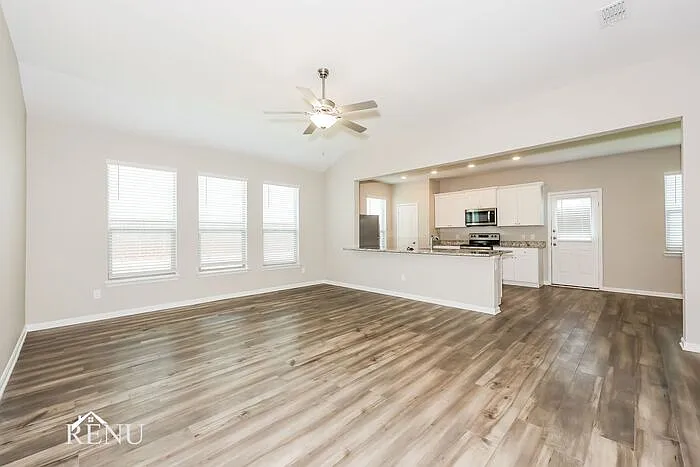 4 bed, 2.0 bath, 1803 sqft, $2,095 — Photo 3