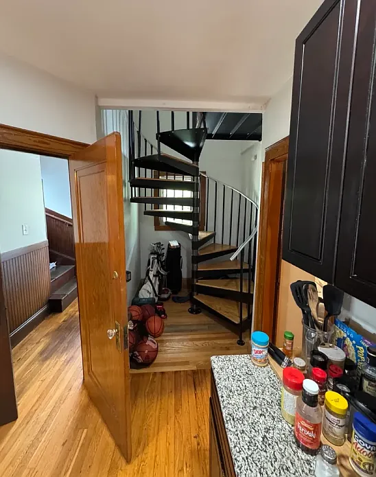 3 bed, 9999 sqft, $4,300 — Photo 2