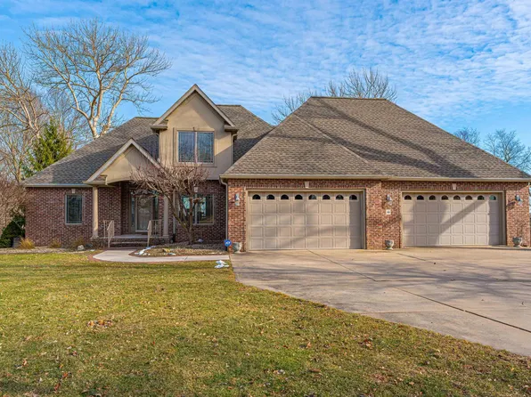 10 Governors Dr, Elkhart, IL 62634