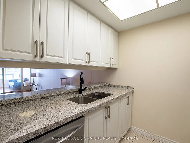 7 Bishop Ave #1604 — Photo 4