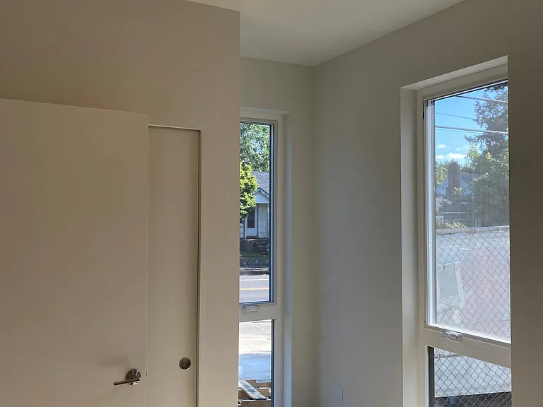 2000 SE Tacoma St #4 — Photo 5