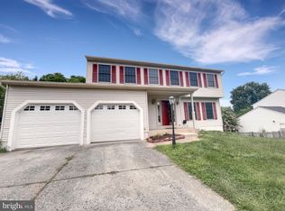 1919 E Beech Rd, Sterling, VA 20164