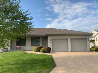 5165 Valley Forge Rd, Dubuque, IA 52002