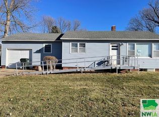 602 S 7th St, Mapleton, IA 51034