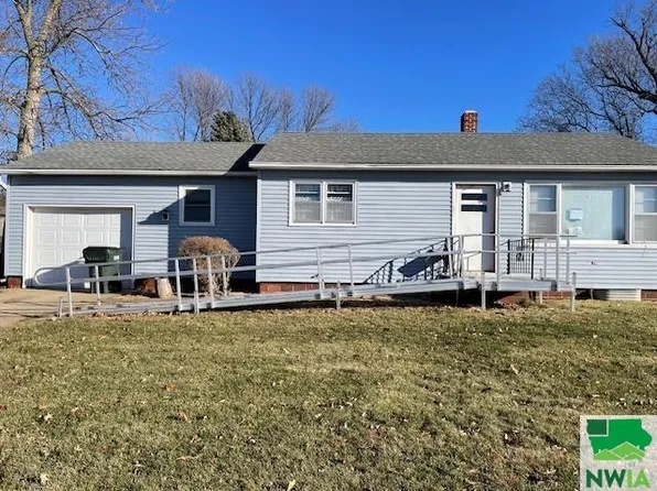 602 S 7th St, Mapleton, IA 51034