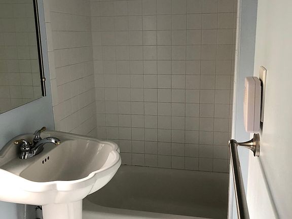 5th image of 127 W Jones Ln