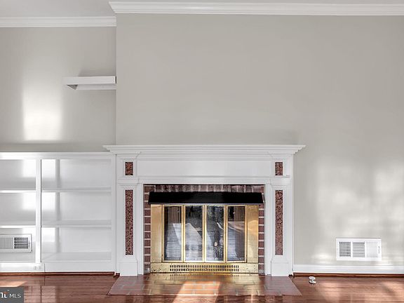 5th image of 7823 Yorktown Dr