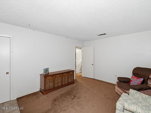 3rd image of 1511 Lowery Ln