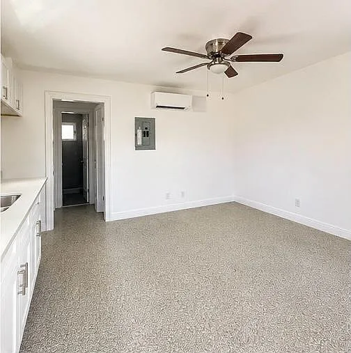904 10th St #3 — Photo 3