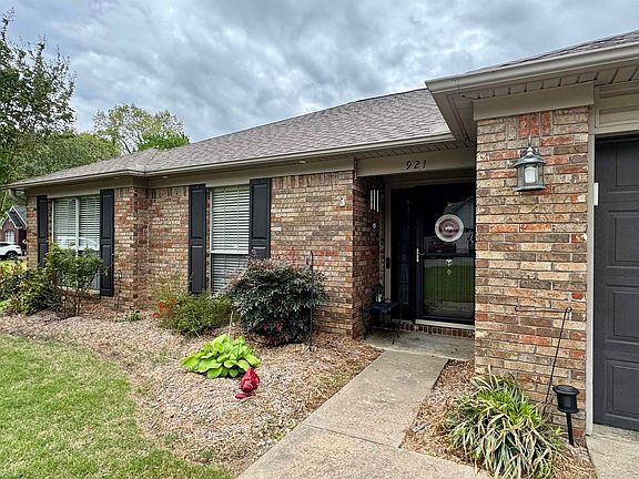 4th image of 921 Fox Ridge Dr