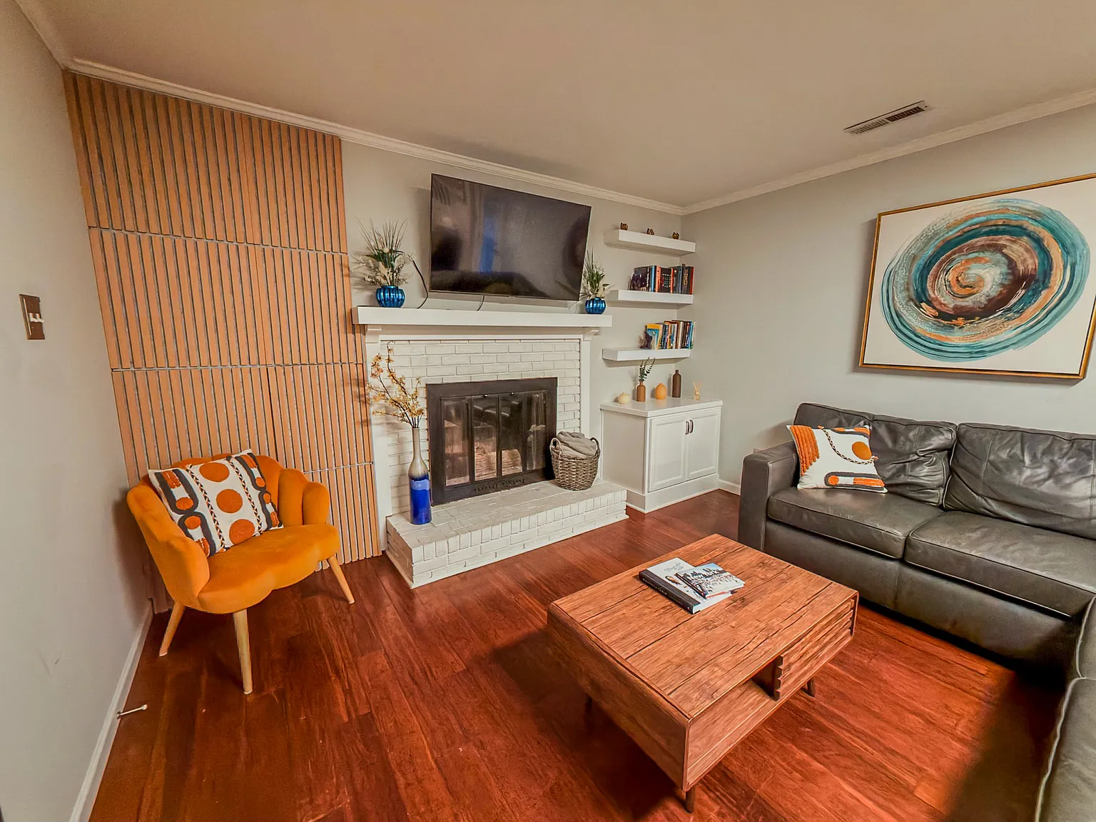 341 E Millbrook Rd — Photo 3