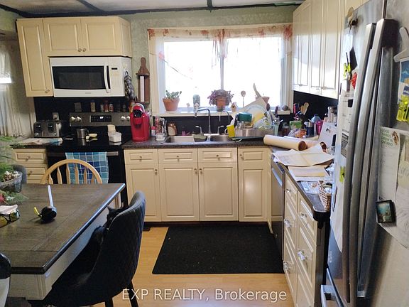 2nd image of 4044 Bayview Ave