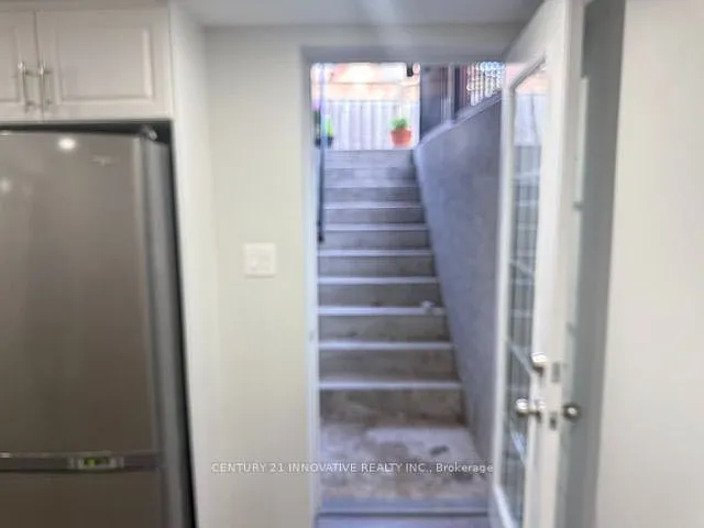 111 N Steppingstone Trl — Photo 2
