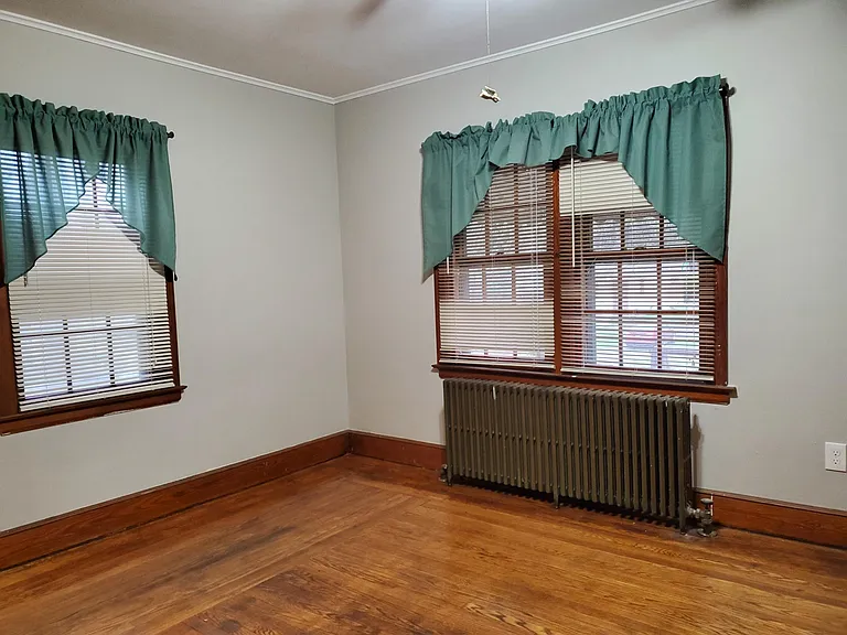 183 Laurel St — Photo 4