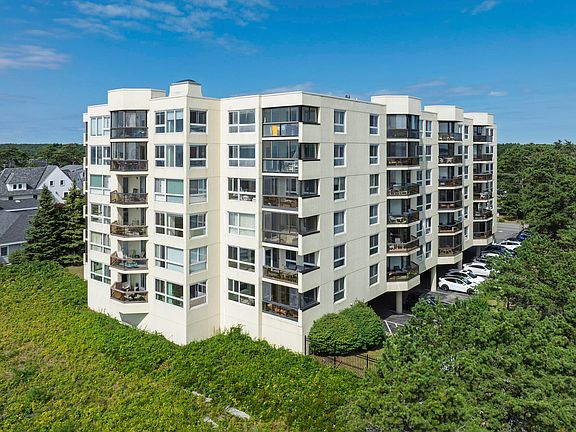 5th image of 215 E Grand Avenue #405