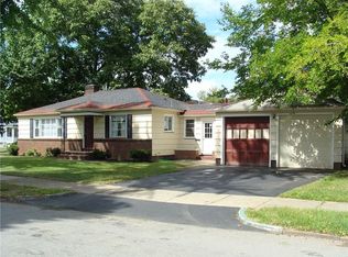 8 Skylane Dr, Rochester, NY 14621