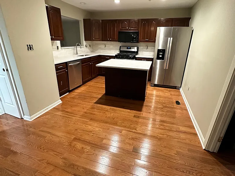 211 Glen View Ter — Photo 15