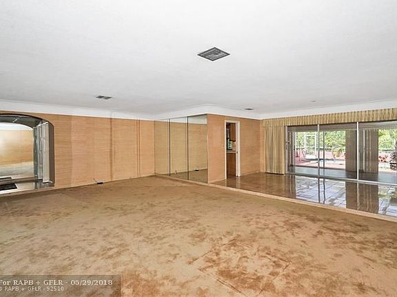 5th image of 2531 NE 40th St