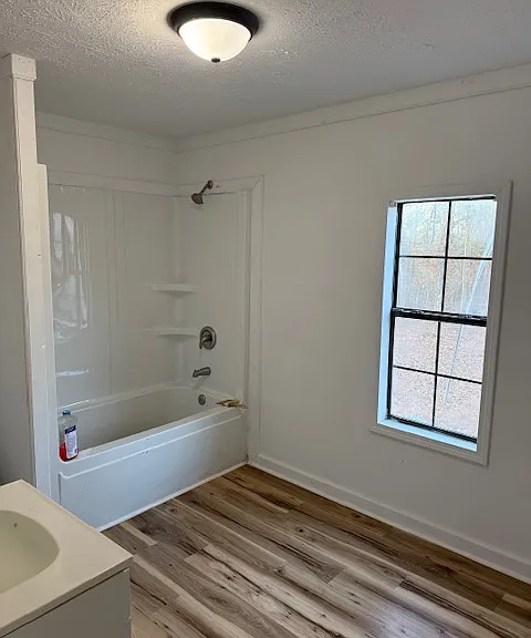 975 Front Rd — Photo 1