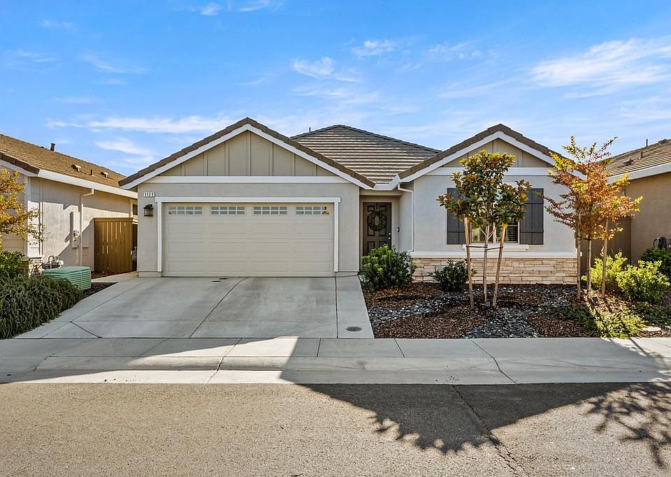 1st image of 1129 Swallowtail Dr