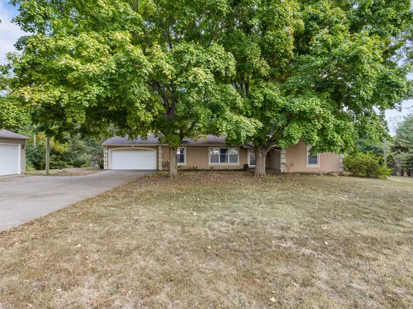 2073 Coyote Run Rd, Monticello, IL 61856