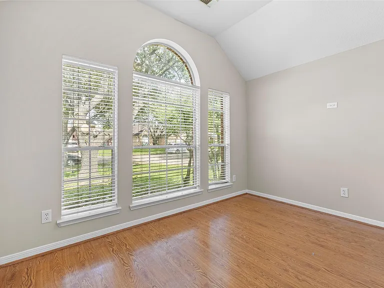 8619 Bridge Park Dr — Photo 27