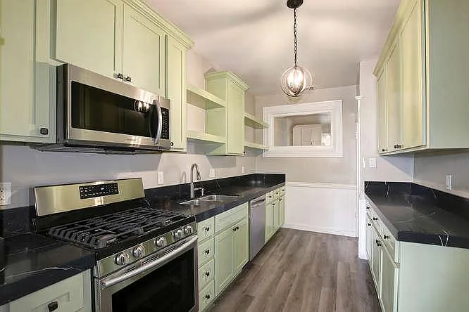 1821 Capitol Ave — Photo 3