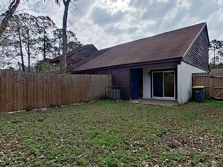 7607 Melissa Ct N — Photo 16