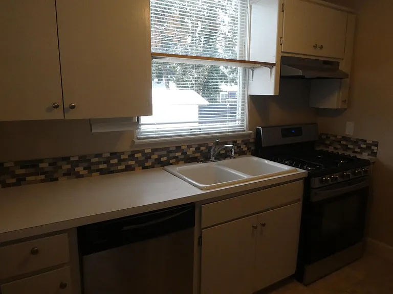 2333 SE Tacoma St — Photo 9