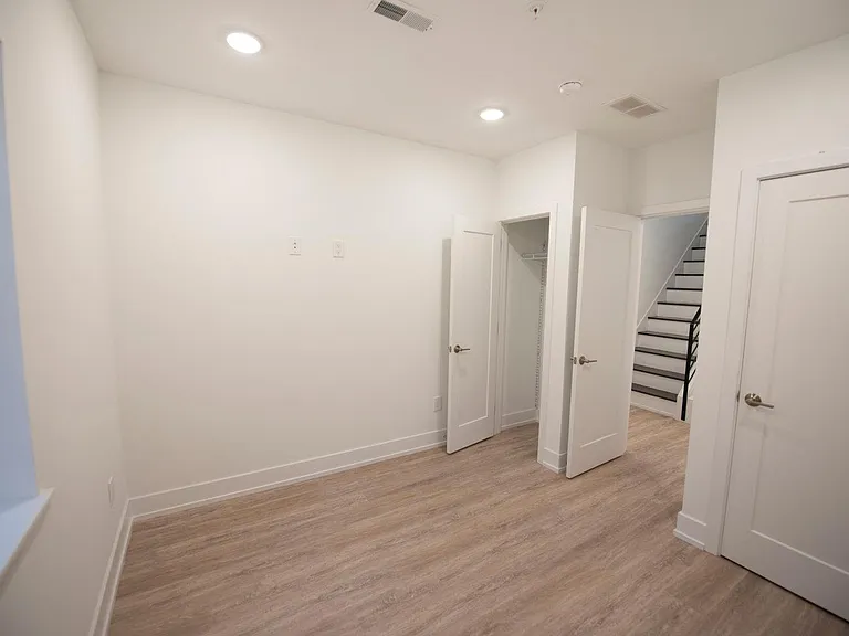2639 W Jefferson St #1 — Photo 11