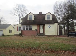 10 Pinehurst St, Trumbull, CT 06611