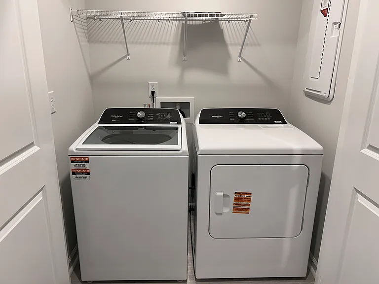 washer and dryer in the 3rd floor
