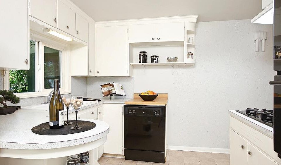 kitchen looking west