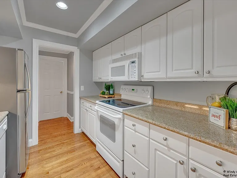 510 Shorely Dr #201 — Photo 6