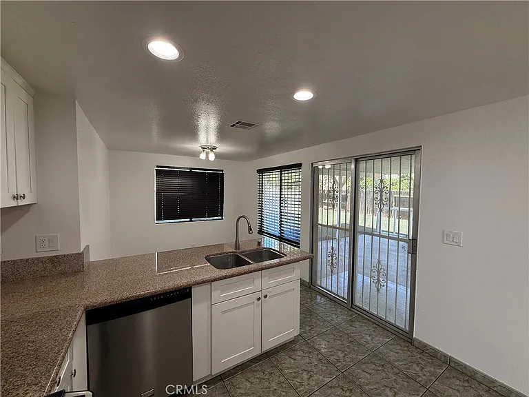 834 Shana Ct — Photo 15