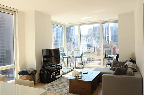247 W 46th St Photo 1