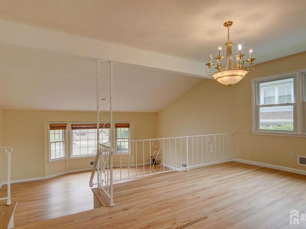 1487 Columbia Dr, North Brunswick, NJ 08902