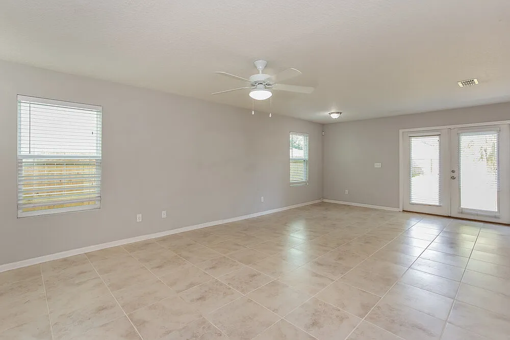 3 bed, 2.5 bath, 1459 sqft, $3,360 — Photo 4
