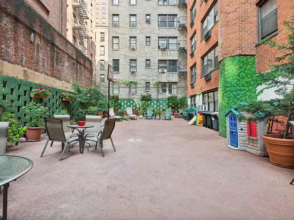 347 East 53rd Street image 15 of 15