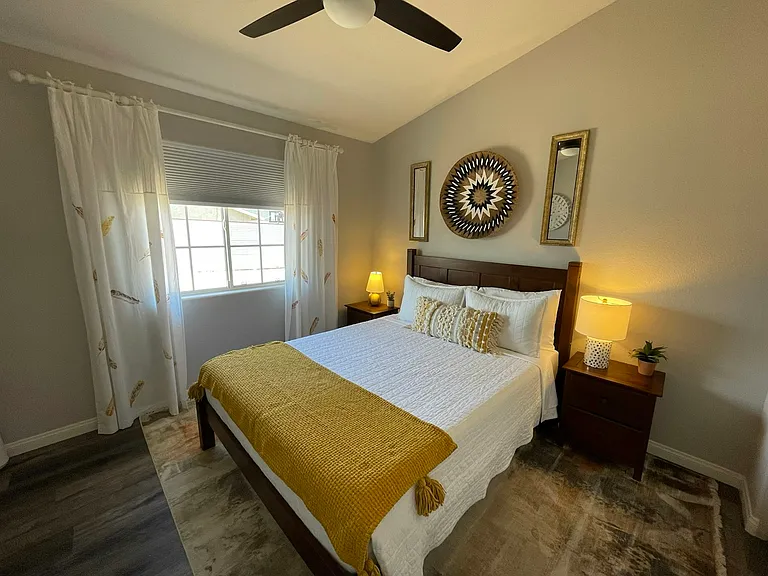 Queen Room 2