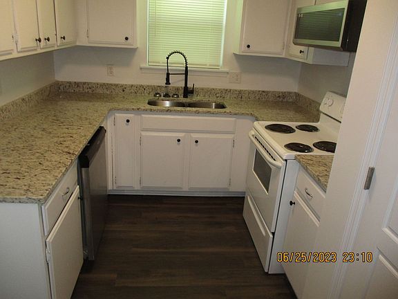 4th image of 145 Country Dr