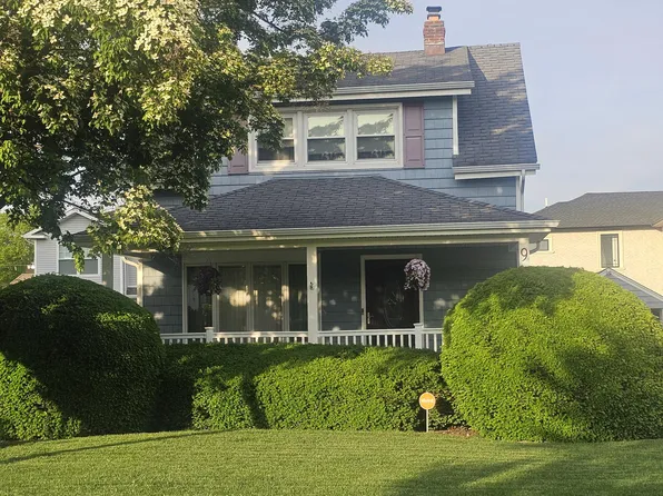 9 Center St, Hicksville, NY 11801