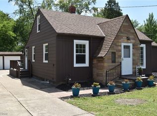 25631 Alexander Rd, Bedford, OH 44146