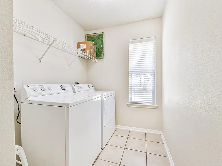 2401 Woody Rd — Photo 26