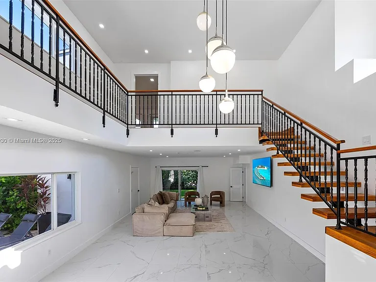 1651 SW 13th Ave — Photo 8