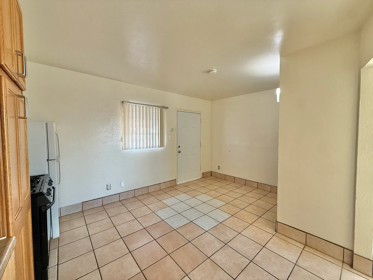 326 W 17th Pl — Photo 3