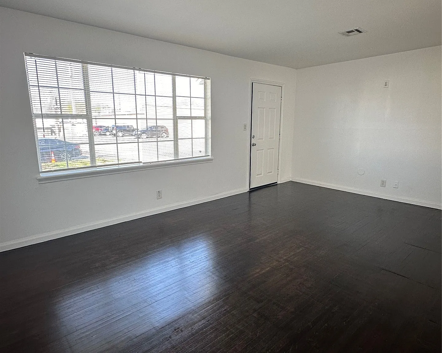 3 bed, 1.0 bath, 999 sqft, $1,500 — Photo 3