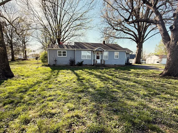 819 N Broadway St, Slater, MO 65349