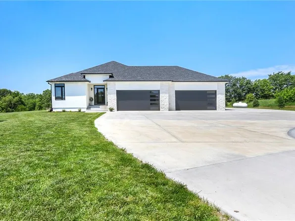 6520 Tucker Dr, Odessa, MO 64076