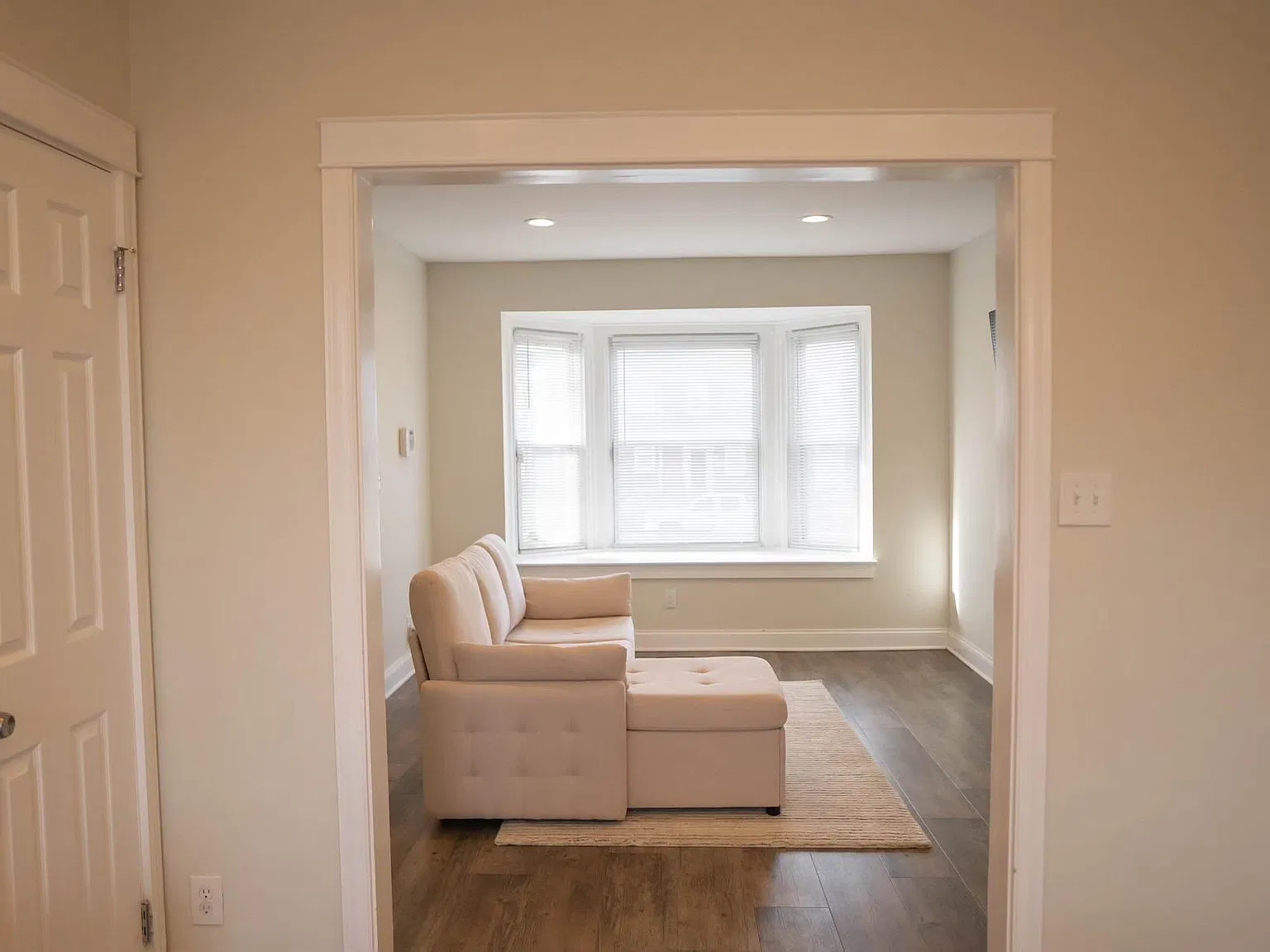 4 bed, 1760 sqft, $2,400 — Photo 2